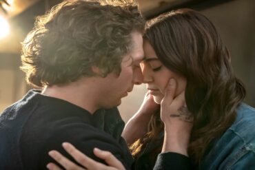 Jeremy Allen White and Molly Gordon Share a Kiss